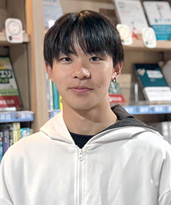 理学部物理・情報科学科 3年深山翔太
