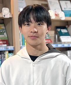 理学部物理・情報科学科 2年深山翔太
