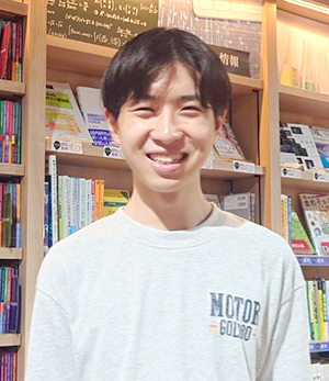 経済学部2年 濱田　侑吾