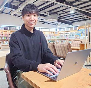 理学部物理・情報科学科（4年） 藤井　隆世